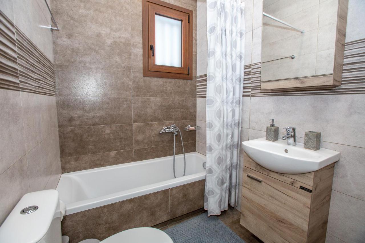 Modern Lake View Apartment Ioannina Buitenkant foto
