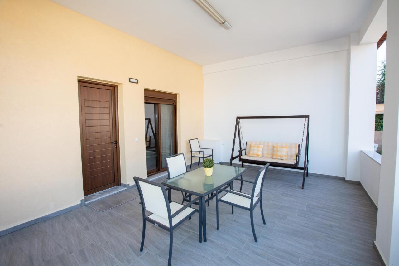 Modern Lake View Apartment Ioannina Buitenkant foto